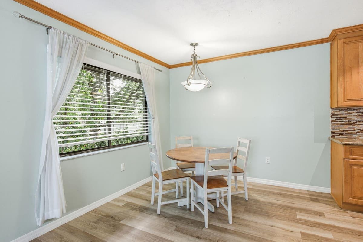511 MISTLETOE COURT — photo 6 of 28