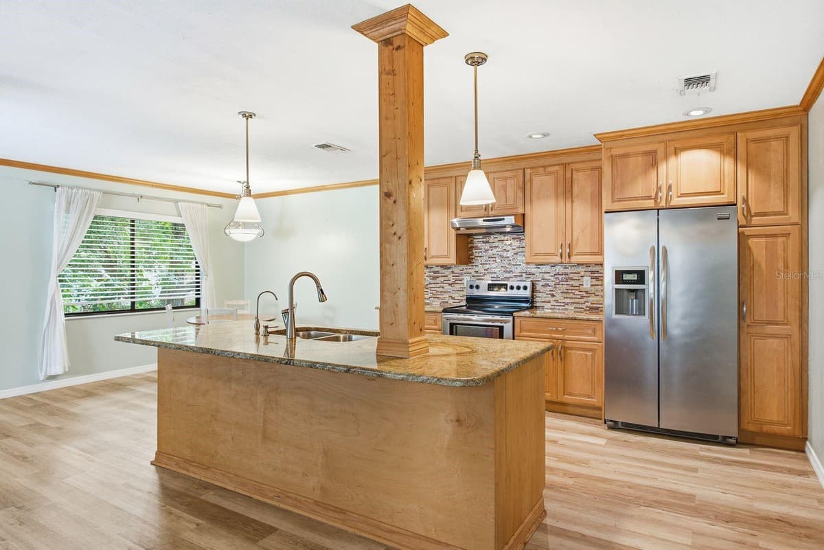 511 MISTLETOE COURT — photo 8 of 28