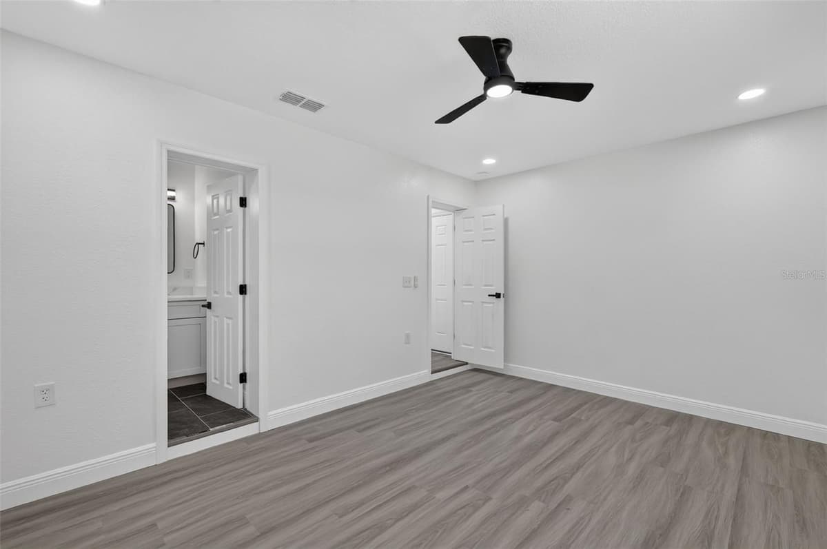 708 CINDY AVENUE — photo 30 of 37