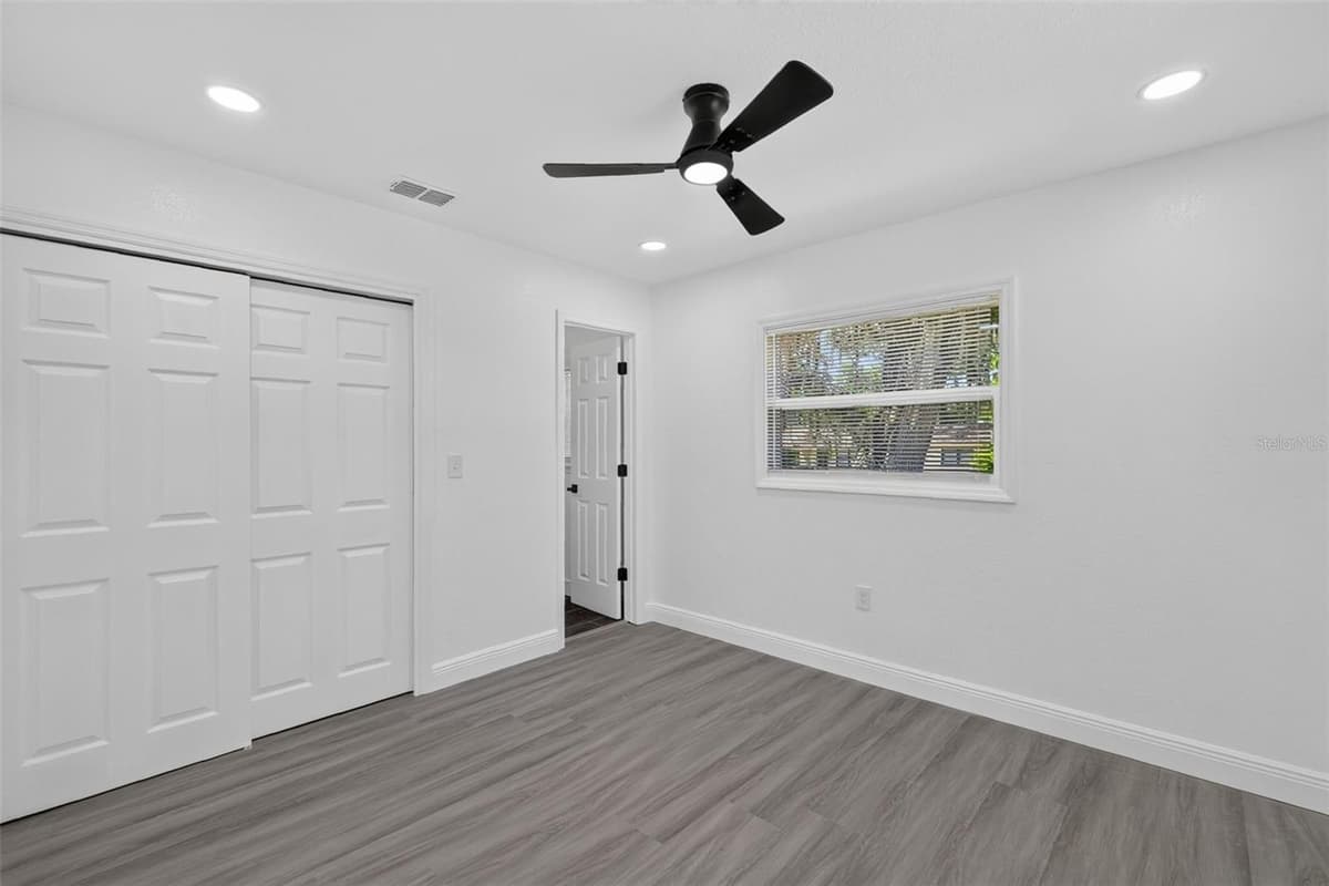 708 CINDY AVENUE — photo 22 of 37