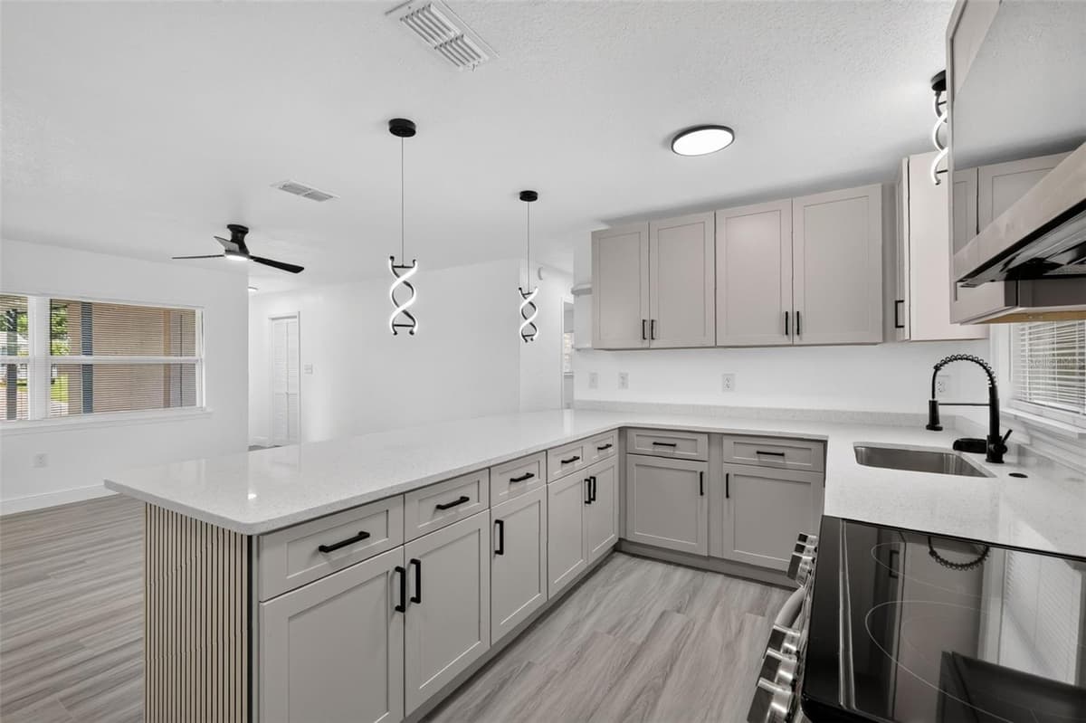 708 CINDY AVENUE — photo 16 of 37