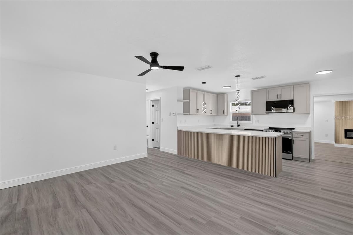 708 CINDY AVENUE — photo 12 of 37