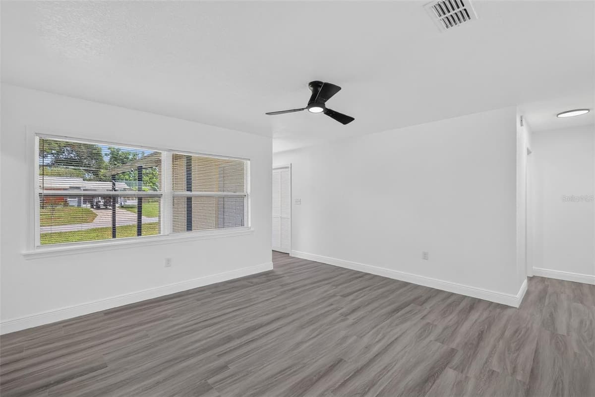 708 CINDY AVENUE — photo 11 of 37