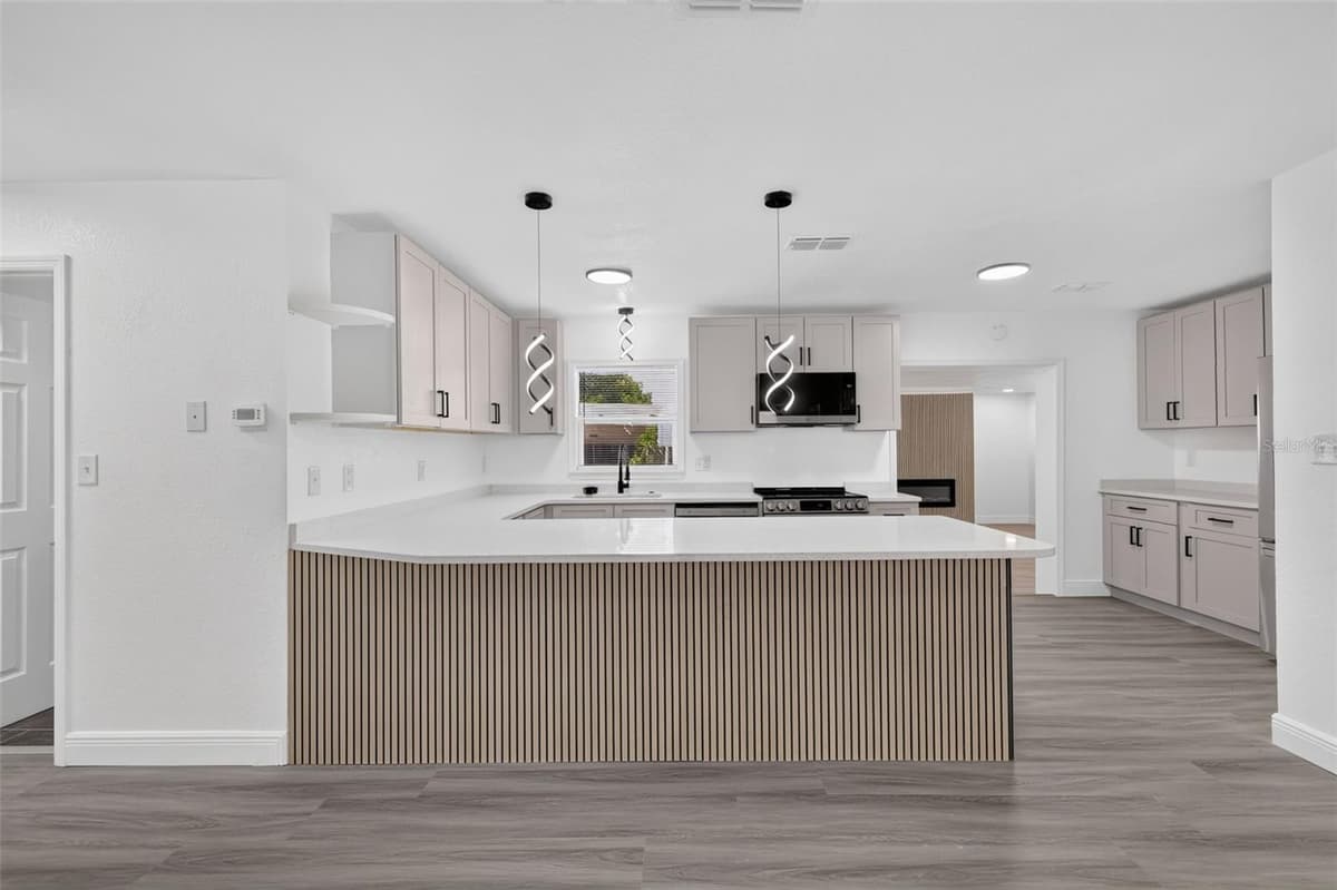 708 CINDY AVENUE — photo 13 of 37