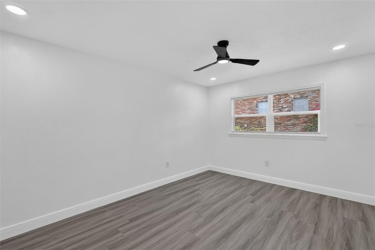 708 CINDY AVENUE — photo 24 of 37