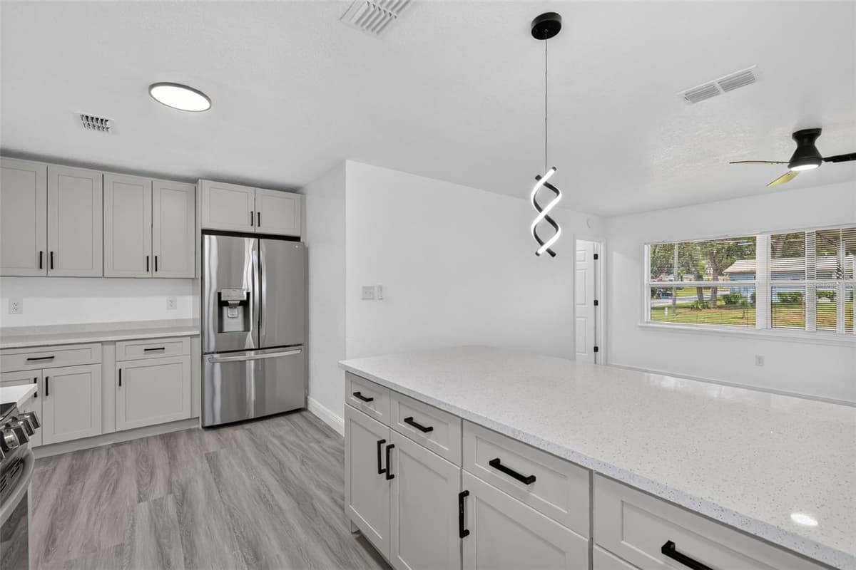 708 CINDY AVENUE — photo 17 of 37