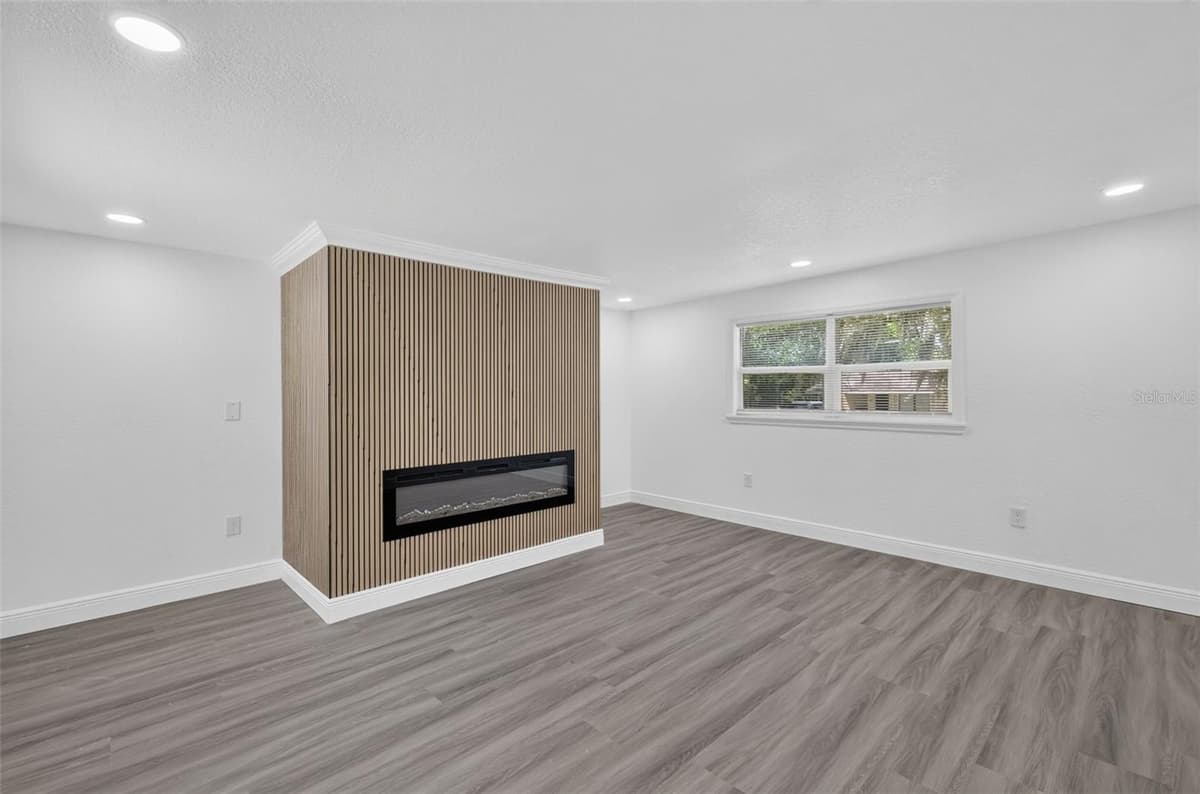 708 CINDY AVENUE — photo 20 of 37