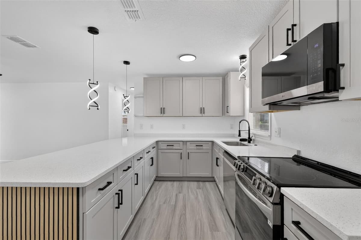 708 CINDY AVENUE — photo 15 of 37
