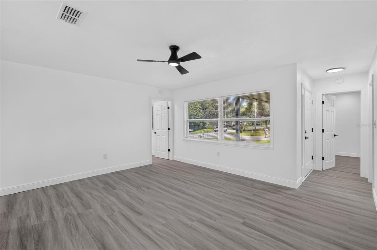 708 CINDY AVENUE — photo 10 of 37