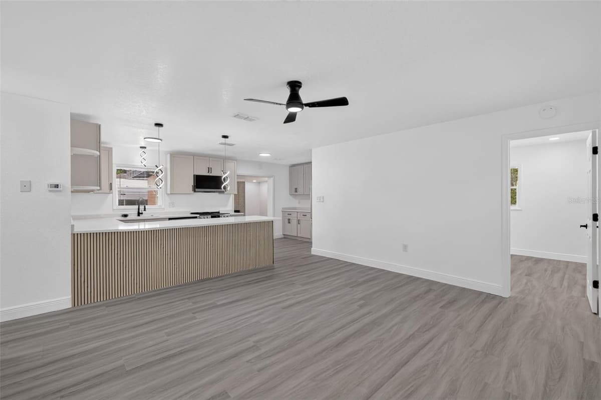 708 CINDY AVENUE — photo 9 of 37