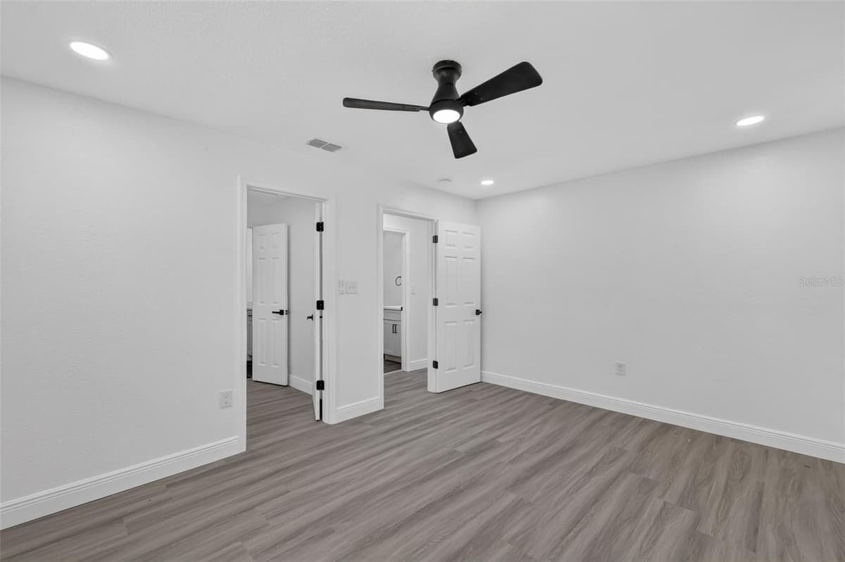708 CINDY AVENUE — photo 25 of 37