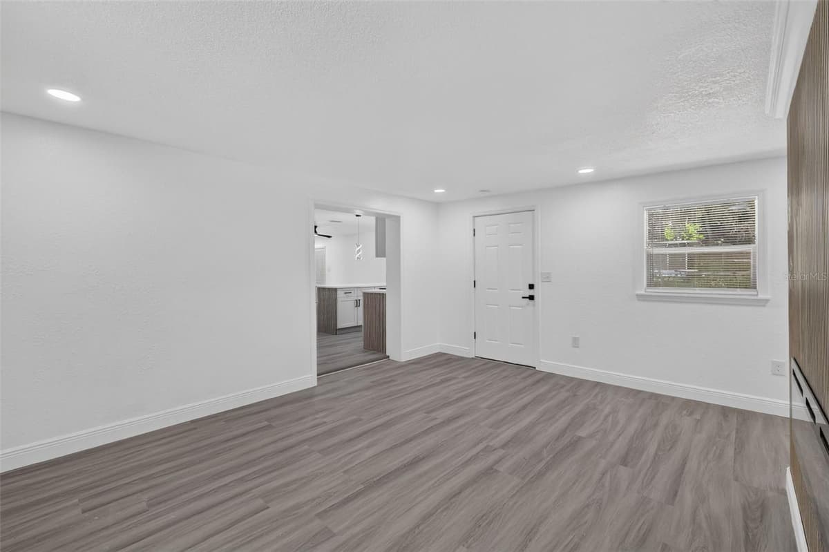 708 CINDY AVENUE — photo 21 of 37