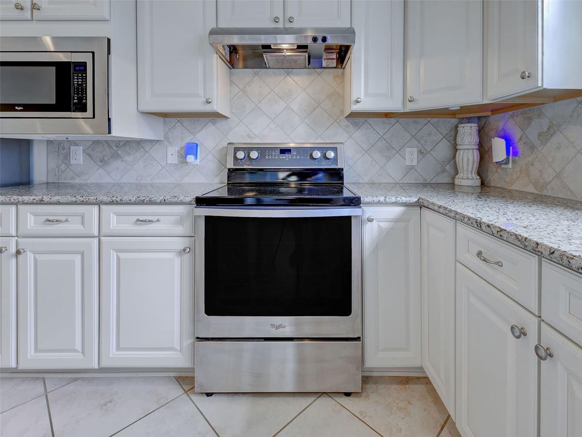 13810 LIDO STREET — photo 14 of 54