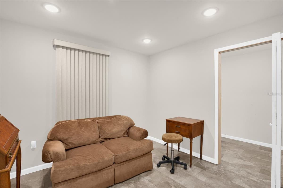 312 CLUB COVE DRIVE — photo 13 of 57