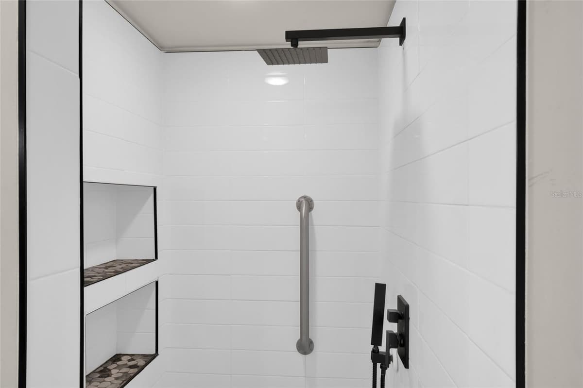 312 CLUB COVE DRIVE — photo 18 of 57