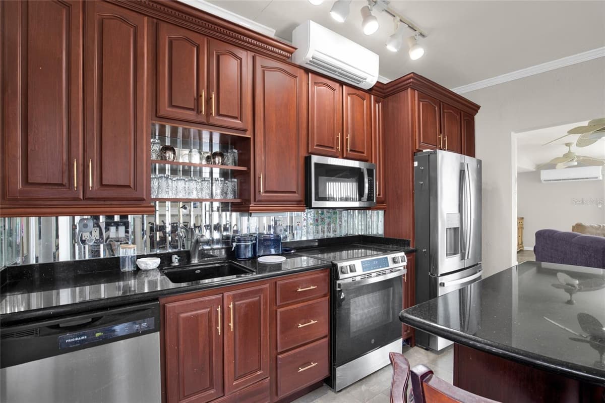 312 CLUB COVE DRIVE — photo 6 of 57