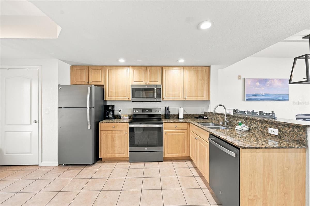 12000 GULF BOULEVARD — photo 12 of 75