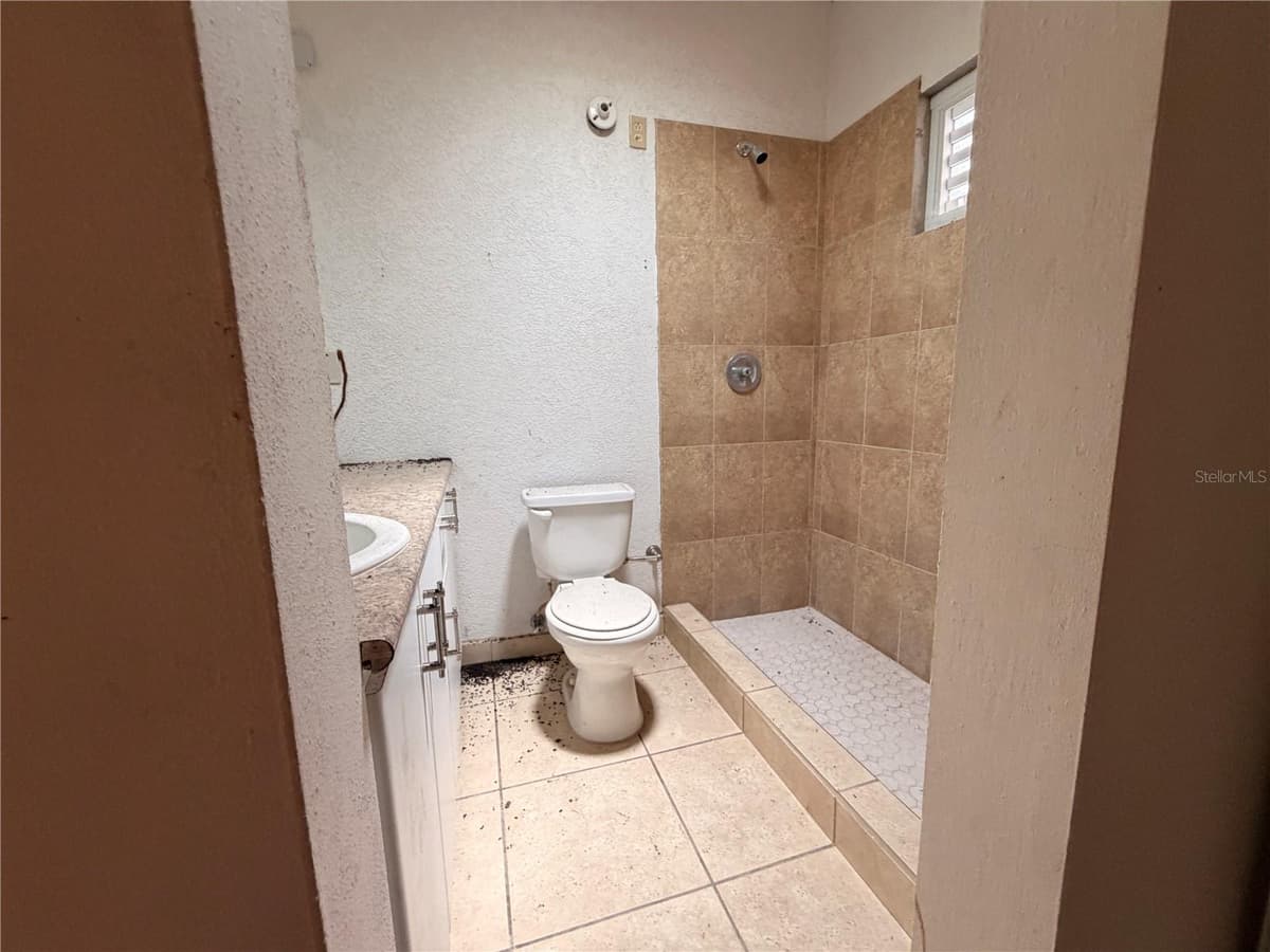 Calle E E — photo 15 of 18