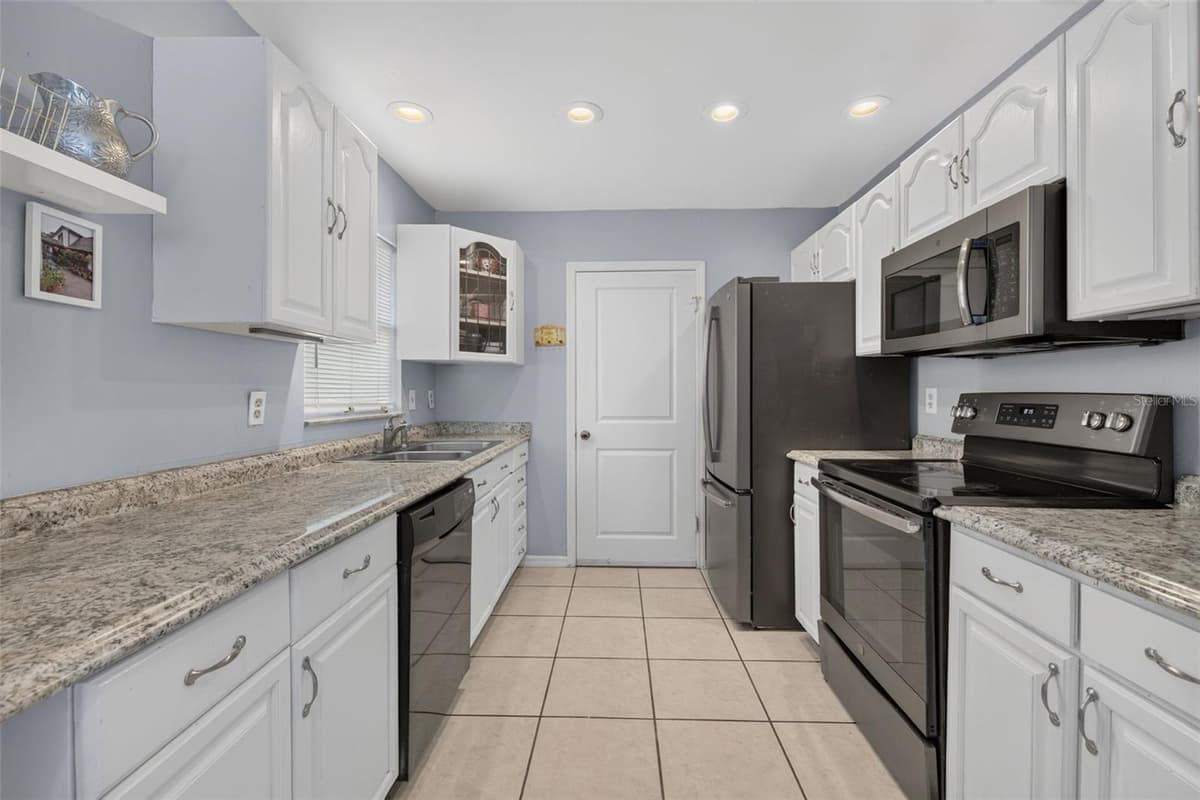 708 WEDGE LANE — photo 10 of 17