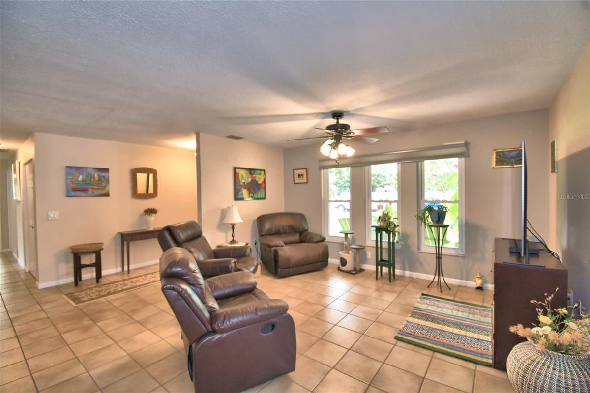902 CRESTVIEW DRIVE — photo 24 of 73