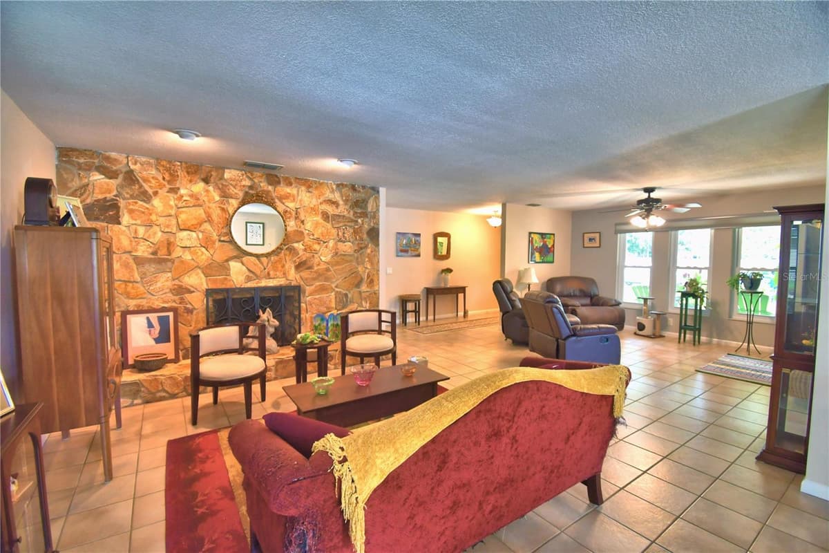 902 CRESTVIEW DRIVE — photo 30 of 73