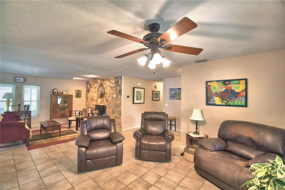 902 CRESTVIEW DRIVE — photo 25 of 73