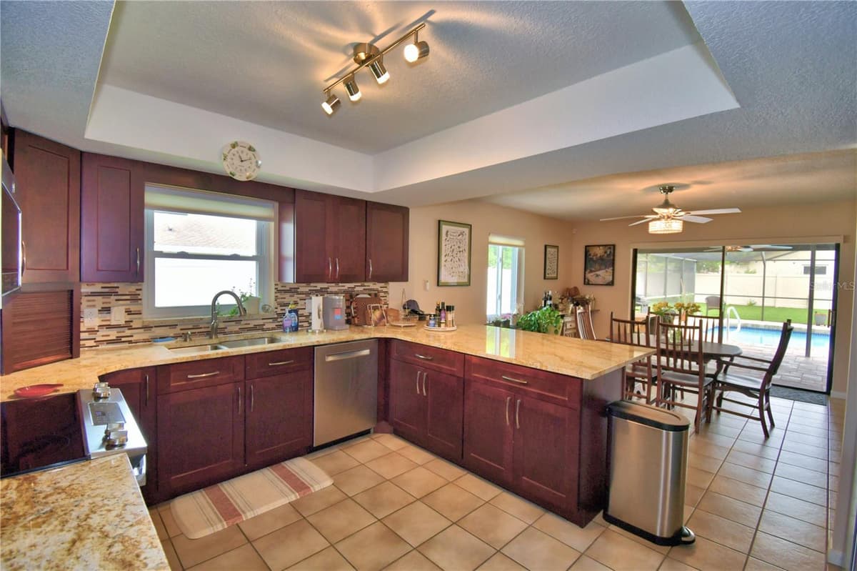 902 CRESTVIEW DRIVE — photo 37 of 73