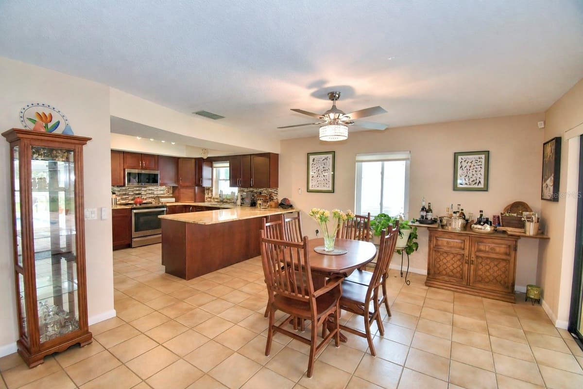 902 CRESTVIEW DRIVE — photo 31 of 73