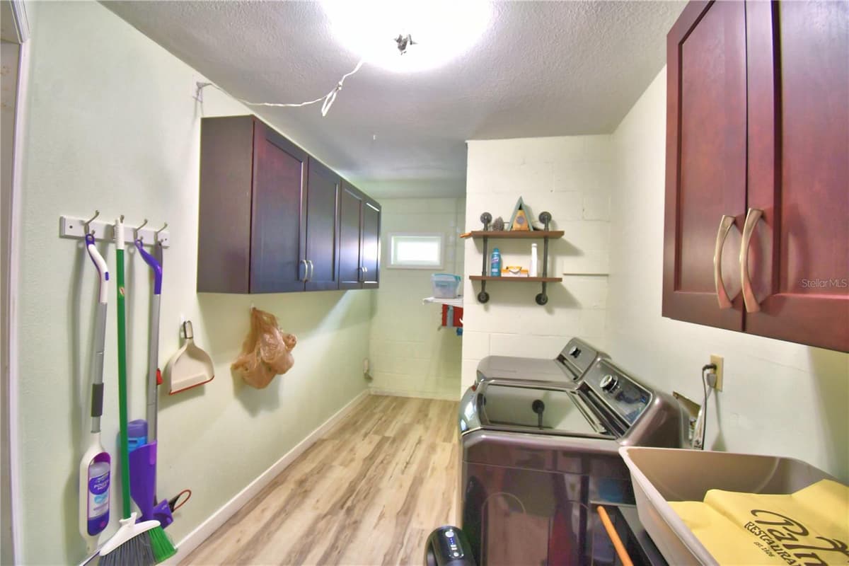 902 CRESTVIEW DRIVE — photo 41 of 73