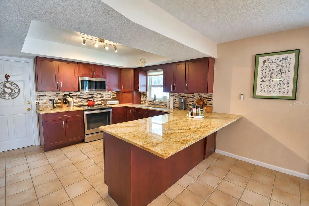 902 CRESTVIEW DRIVE — photo 35 of 73
