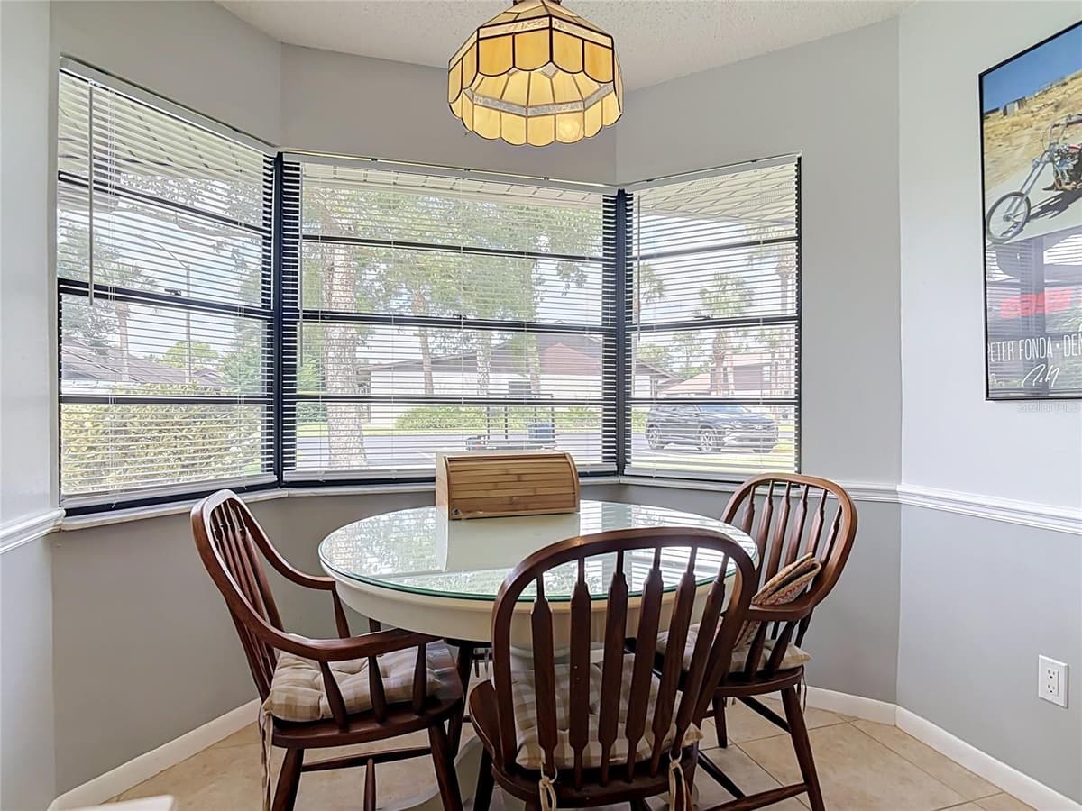 935 EASTRIDGE DRIVE — photo 11 of 45