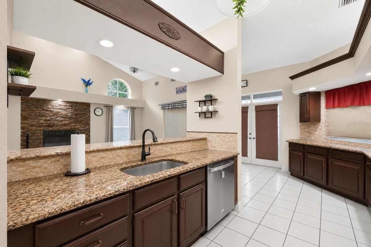421 WILLOW OAK COURT — photo 6 of 10