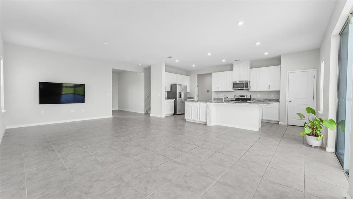 2075 AIREDALE WAY — photo 10 of 50