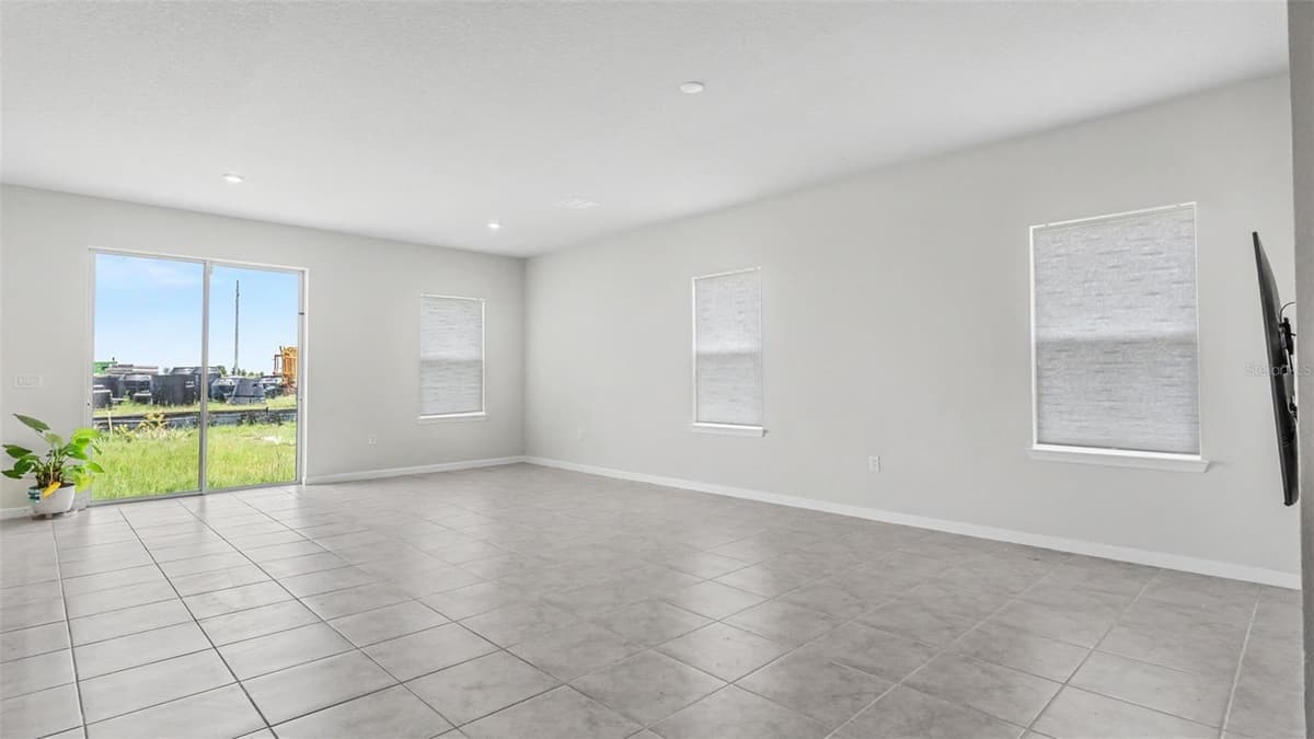2075 AIREDALE WAY — photo 8 of 50