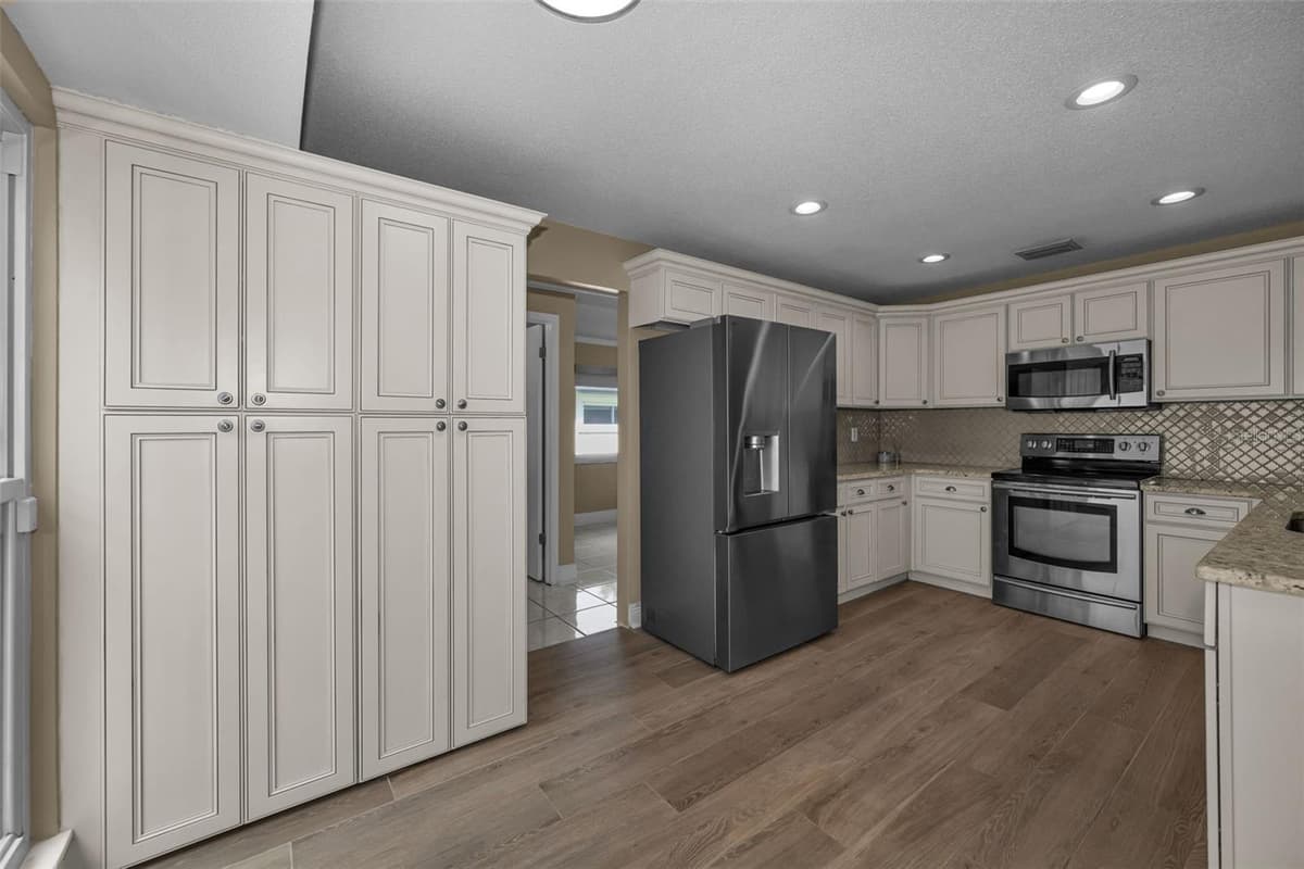 1541 PLEASANT GROVE DRIVE — photo 16 of 36