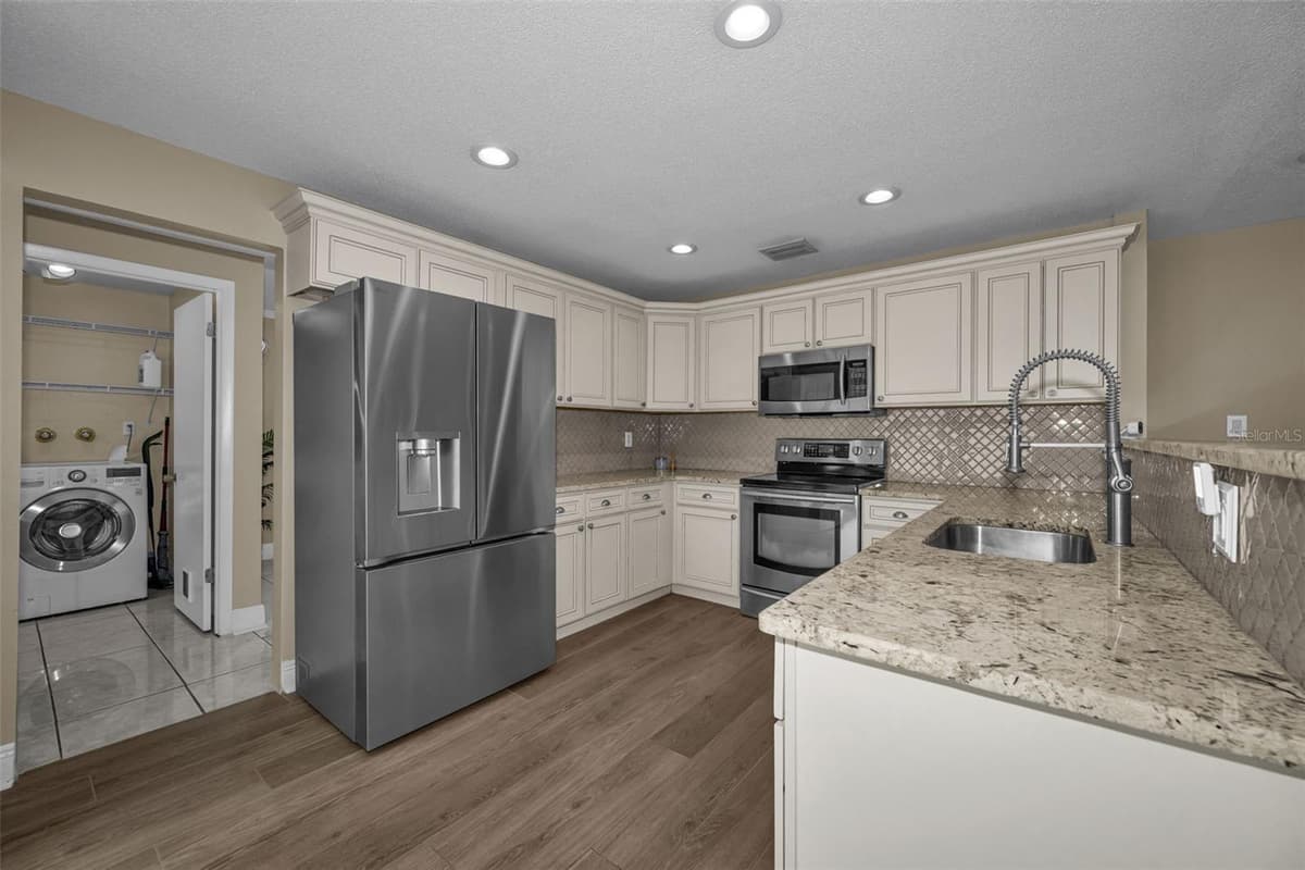 1541 PLEASANT GROVE DRIVE — photo 14 of 36
