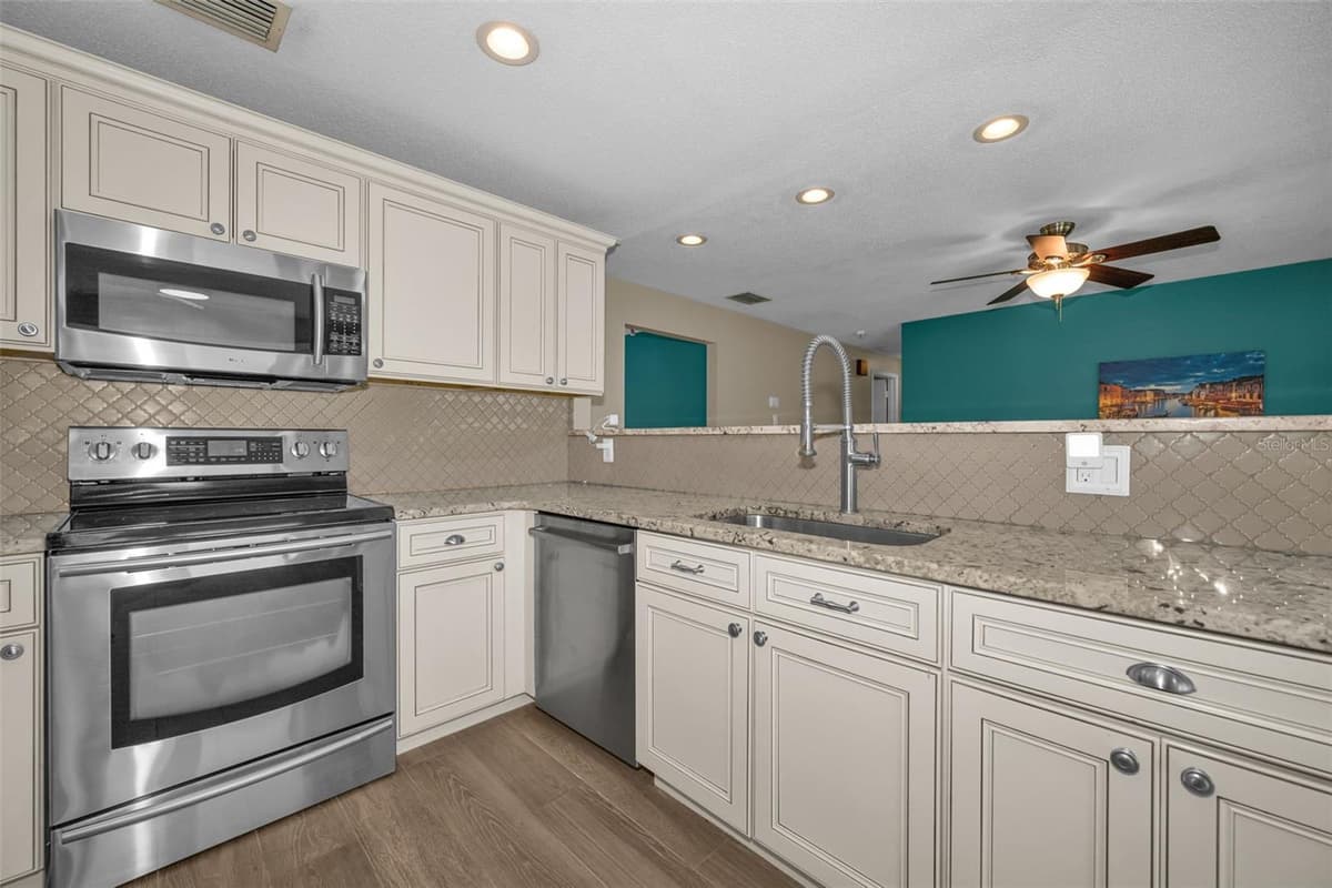 1541 PLEASANT GROVE DRIVE — photo 15 of 36