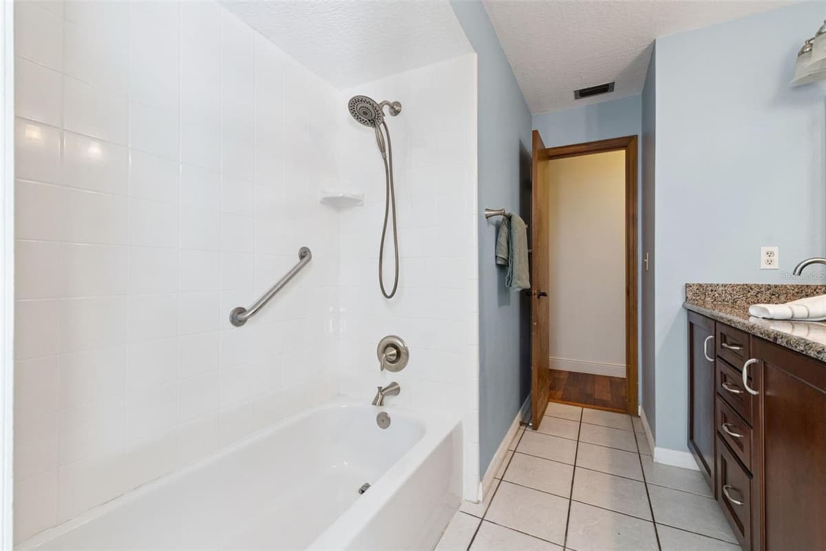 211 HICKORY DRIVE — photo 31 of 71