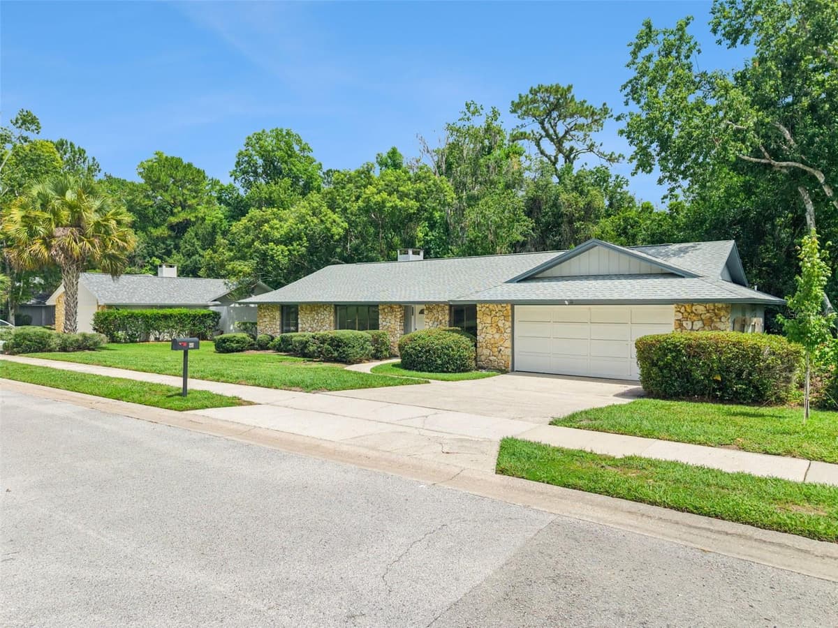 211 HICKORY DRIVE — photo 3 of 71