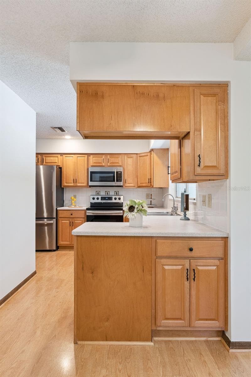 211 HICKORY DRIVE — photo 20 of 71