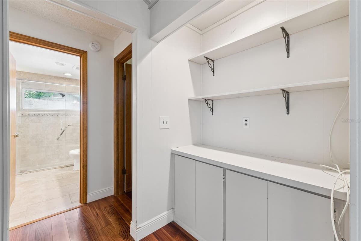 211 HICKORY DRIVE — photo 32 of 71