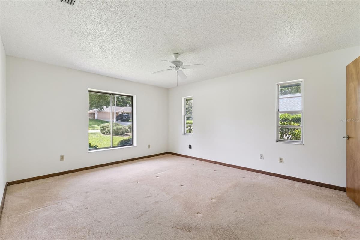 211 HICKORY DRIVE — photo 23 of 71