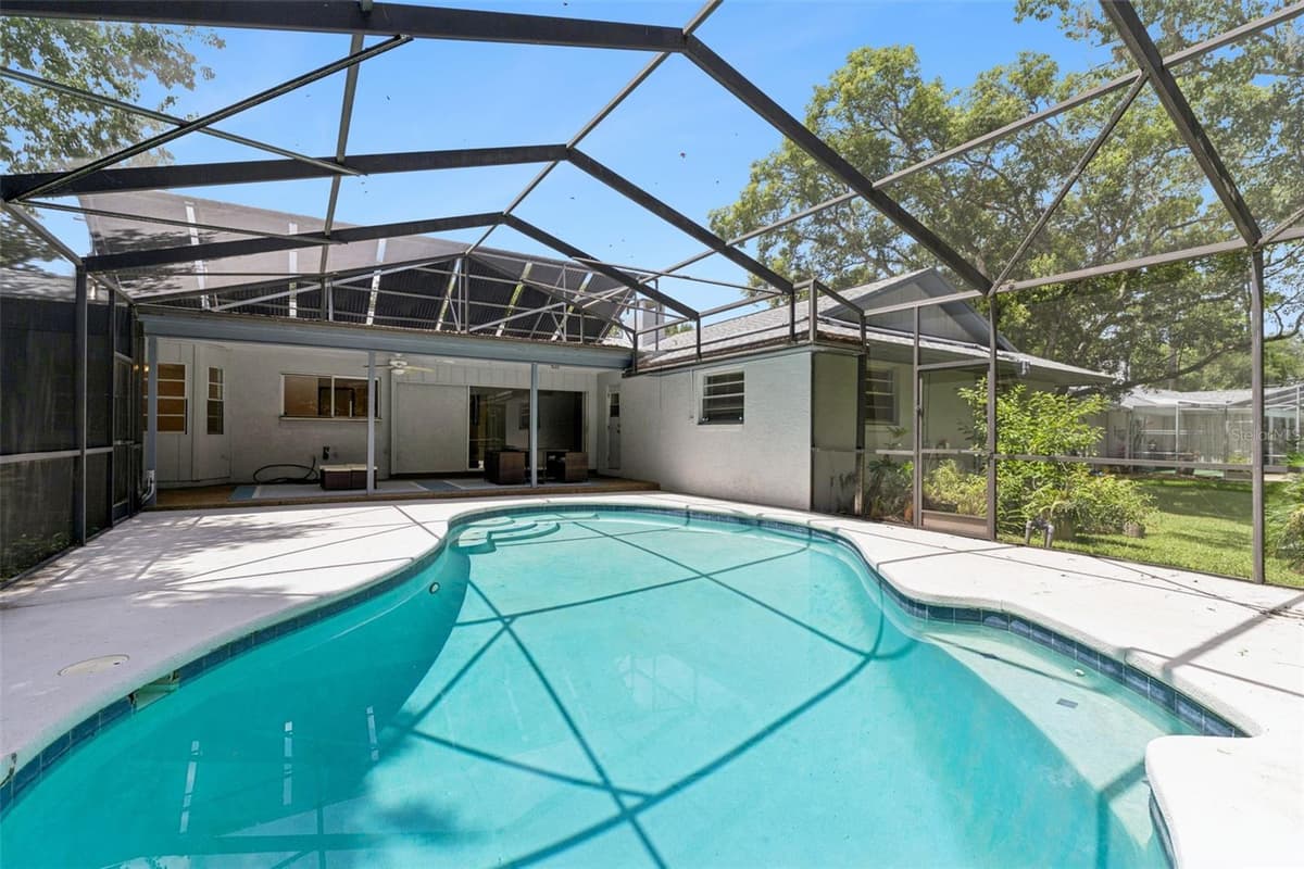 211 HICKORY DRIVE — photo 36 of 71