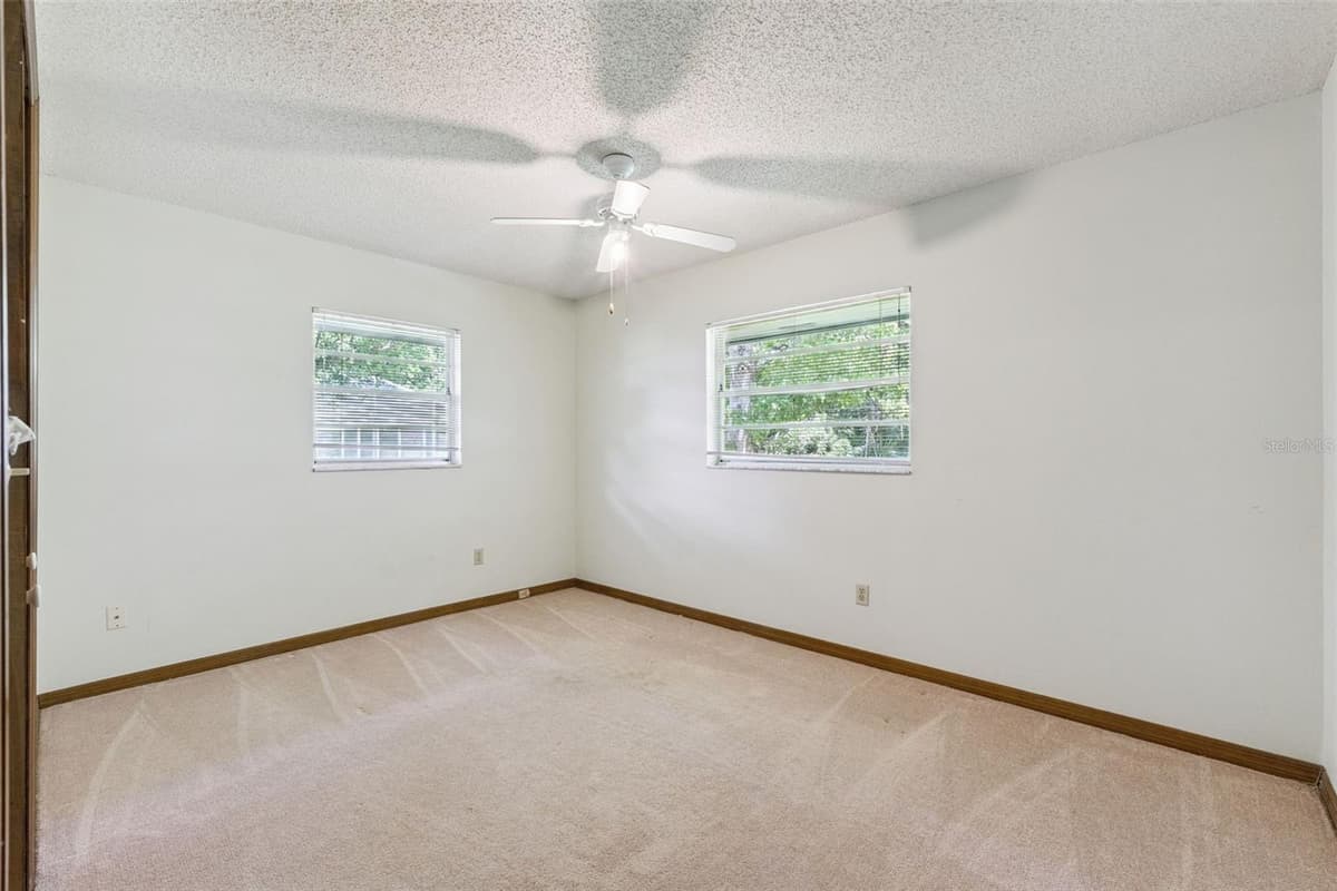 211 HICKORY DRIVE — photo 26 of 71