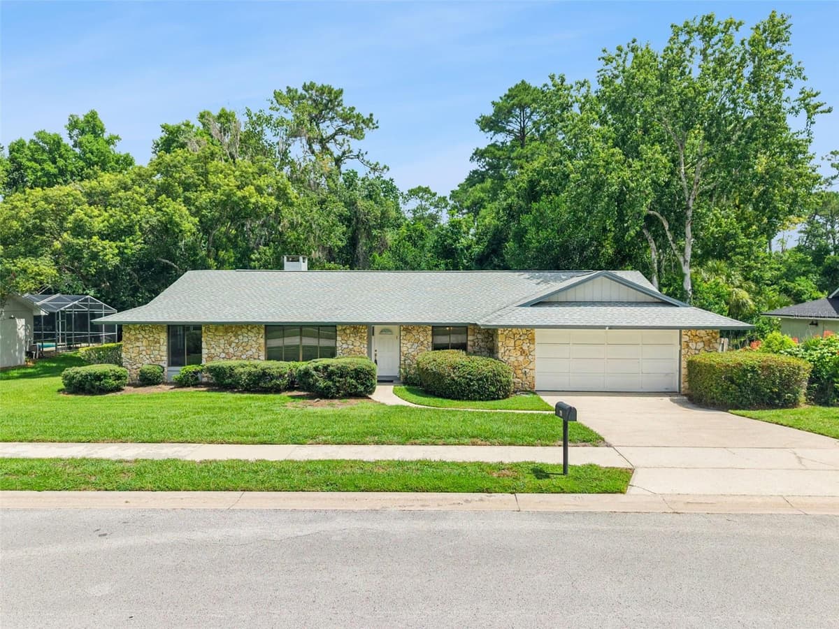 211 HICKORY DRIVE — photo 1 of 71