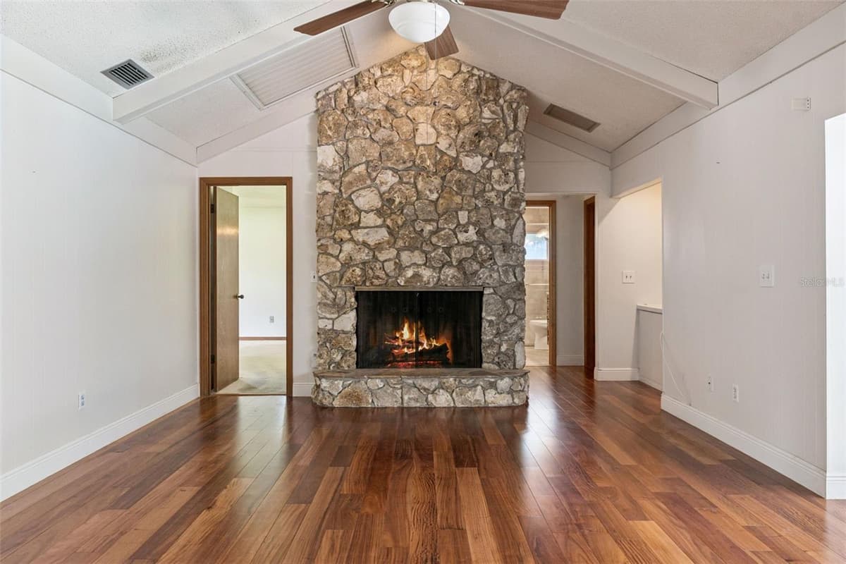 211 HICKORY DRIVE — photo 12 of 71