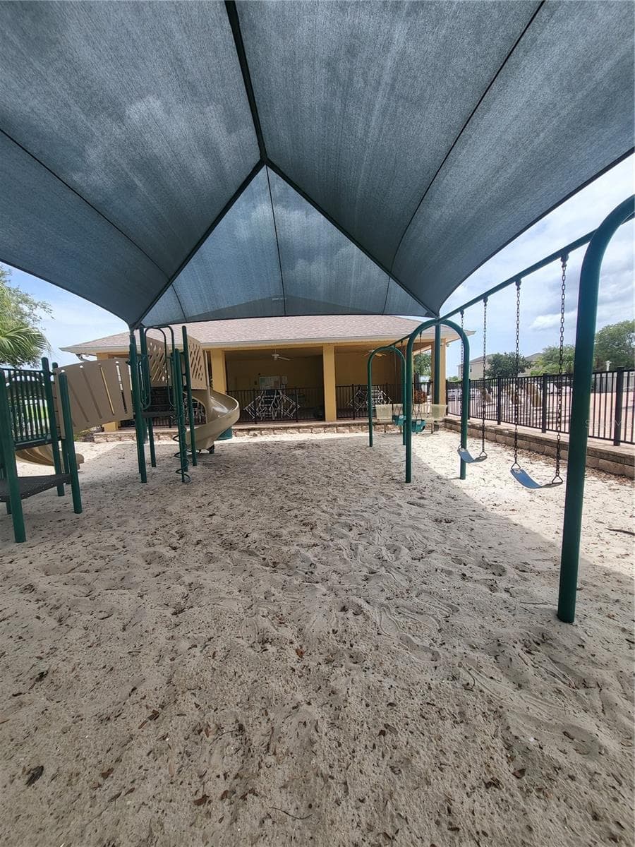 820 PARKER DEN DRIVE — photo 35 of 43