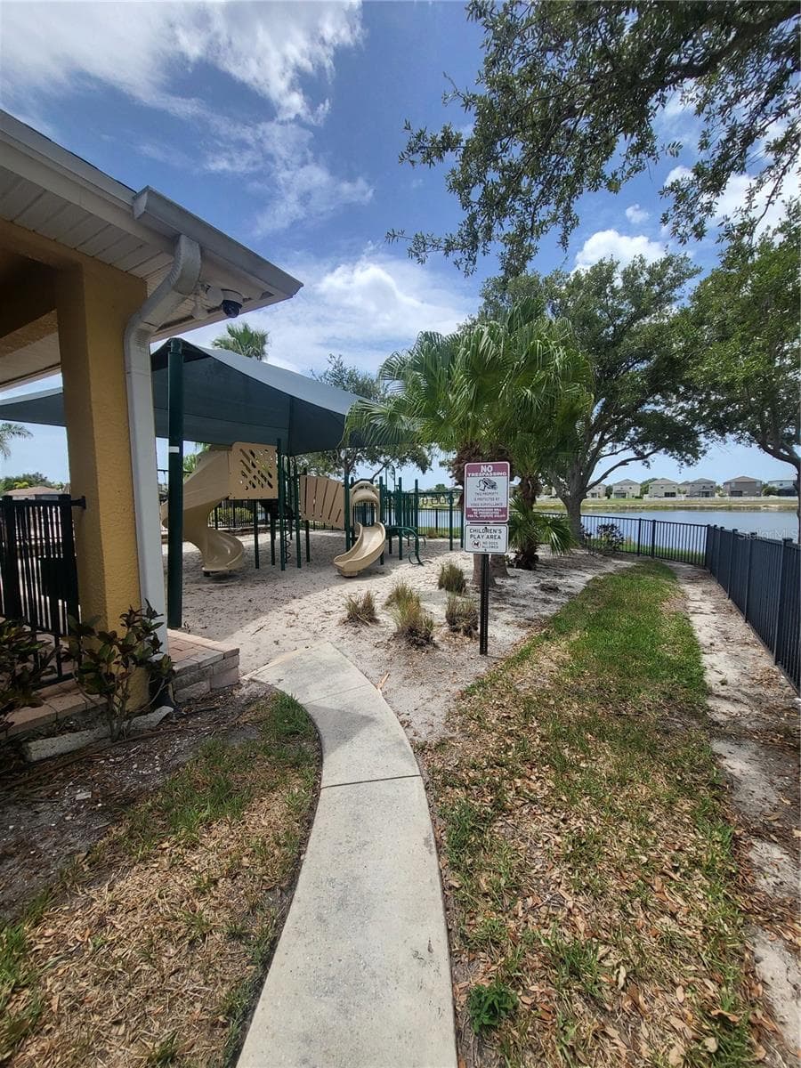820 PARKER DEN DRIVE — photo 32 of 43