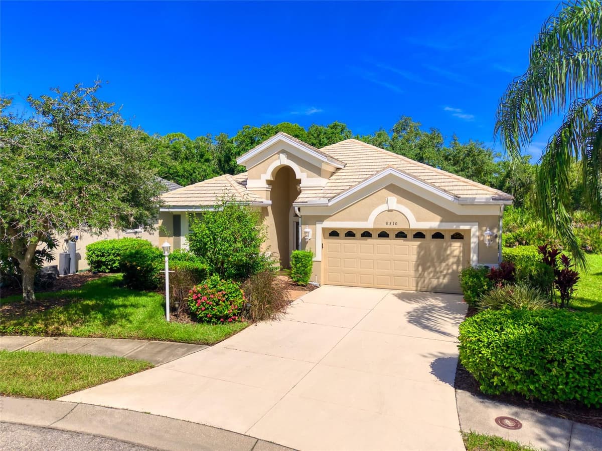 8310 WHISPERING WOODS COURT — photo 4 of 67