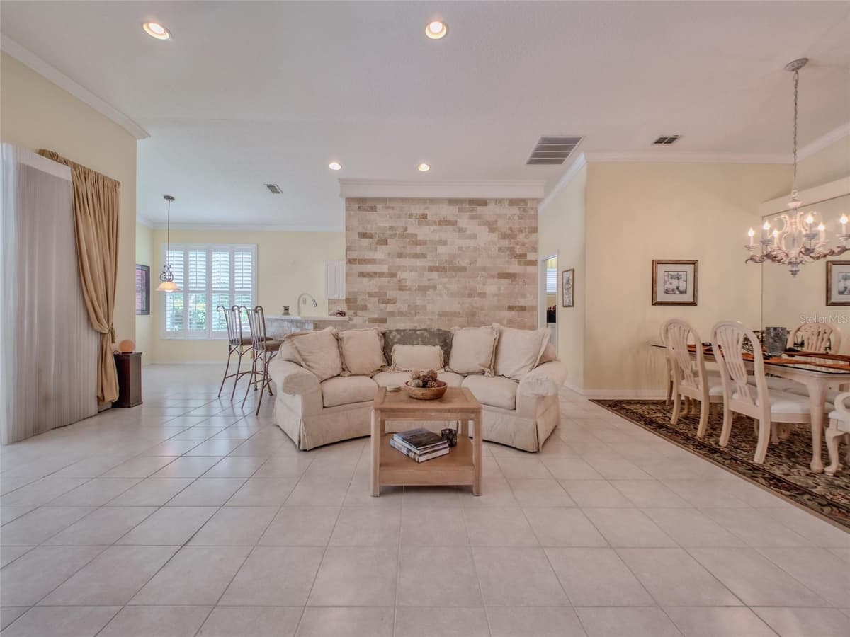 8310 WHISPERING WOODS COURT — photo 15 of 67